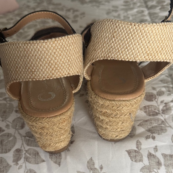 Black and Tan Women's Espadrille Sandals great condition - Picture 3 of 3